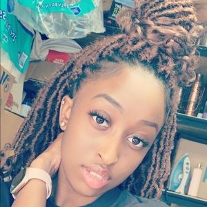 Meet your Posher, Mia